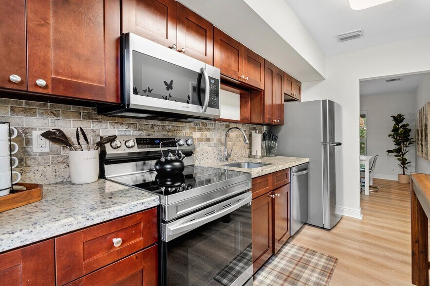 More Photos Of 615-617 NE 9th Ave, Fort Lauderdale Apartments For Sale