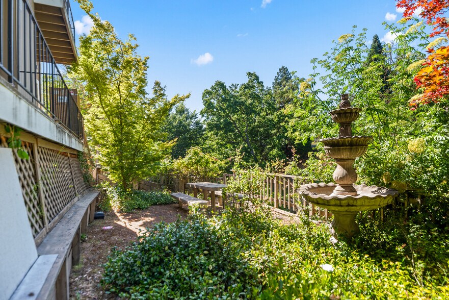 More Photos Of 360 Rose St, Danville Medical For Sale