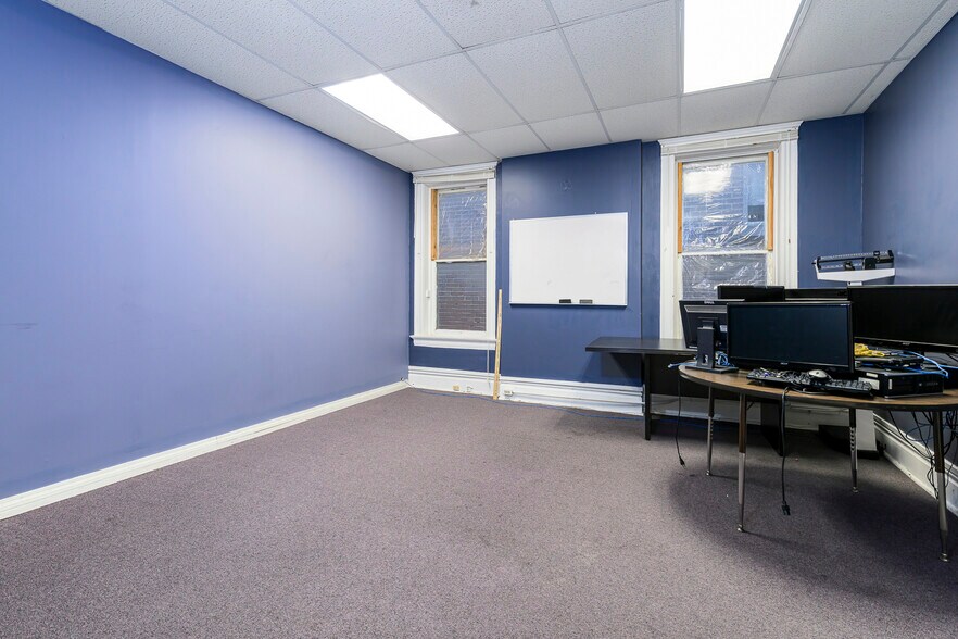 More Photos Of 4019 S Grand Blvd, Saint Louis Flex For Sale