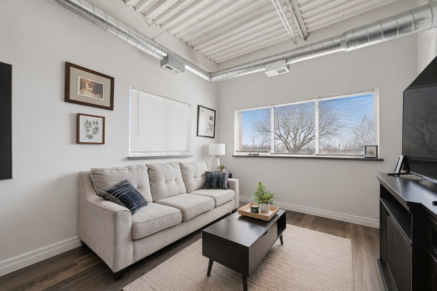 More Photos Of 460 Coventry Ln, Crystal Lake Apartments For Sale