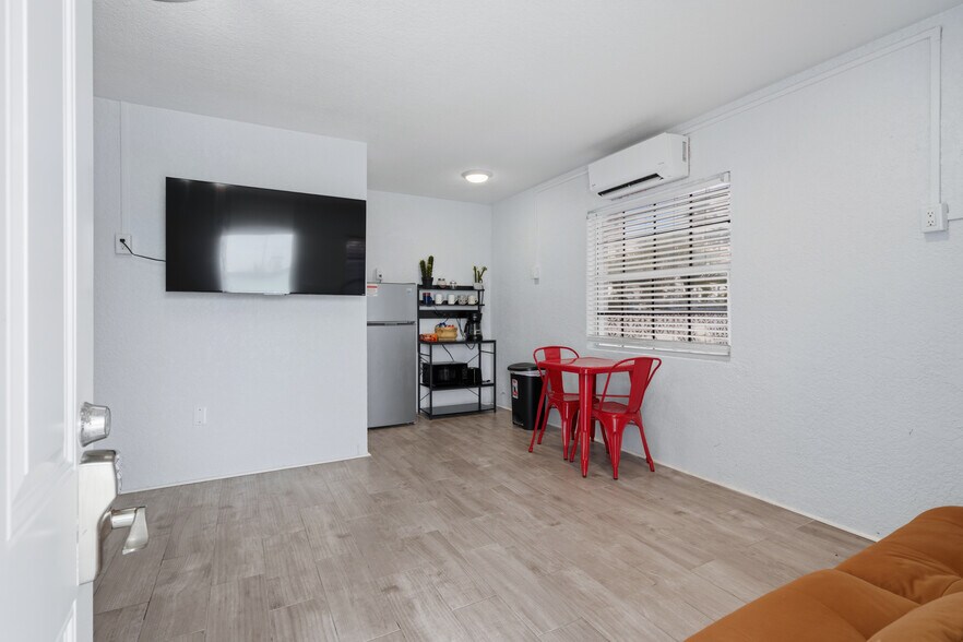 More Photos Of 602 Poinsettia Ave, Clearwater Beach Hotel For Sale
