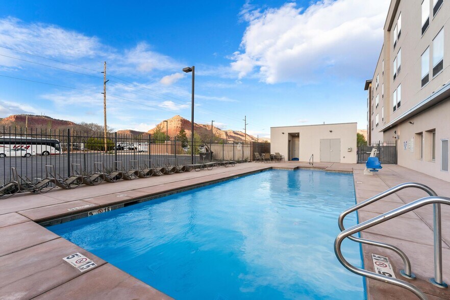 More Photos Of 465 S 100 E, Kanab Hospitality For Sale