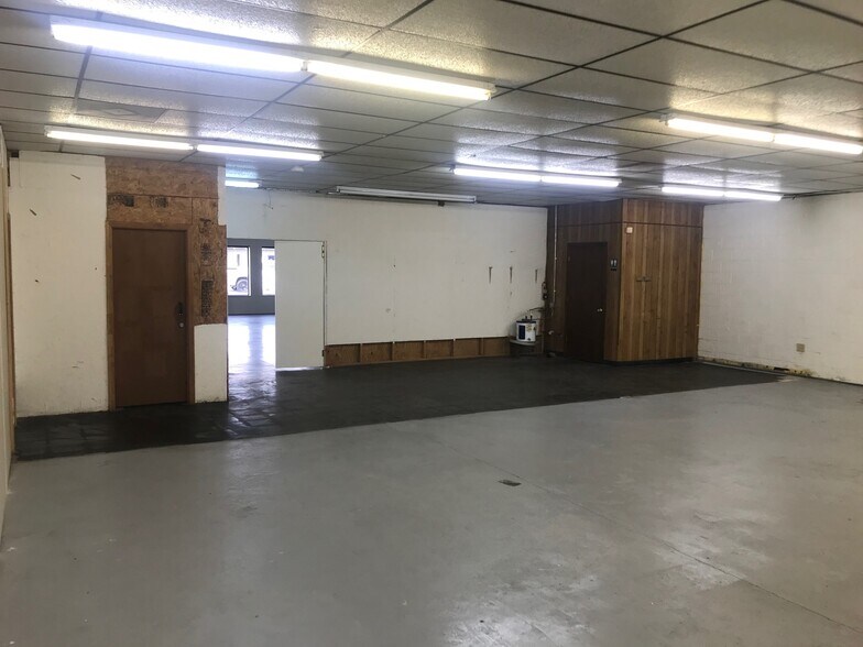 More Photos Of 327 & 323 John C Calhoun Dr, Orangeburg Freestanding For Sale