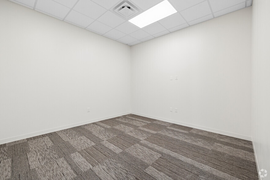 More Photos Of 19150 Marketplace Ave, Kyle Manufacturing For Lease