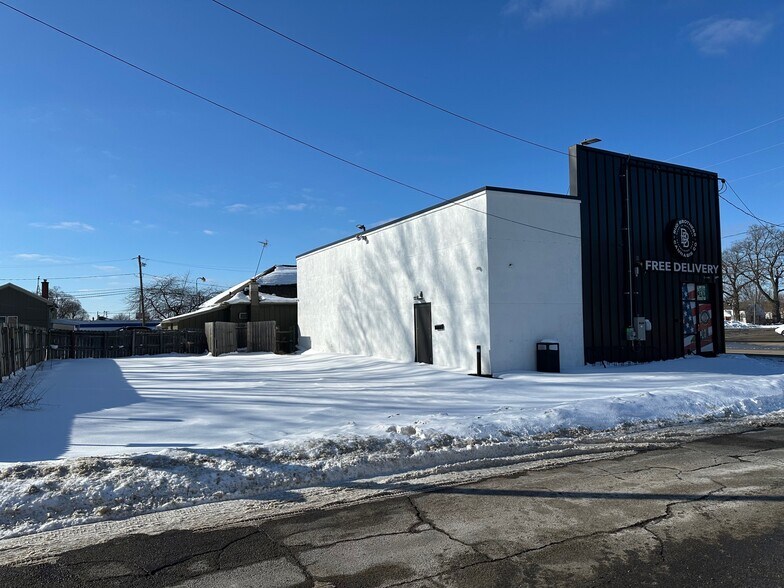 More Photos Of 537 W Columbia Ave, Battle Creek Freestanding For Sale