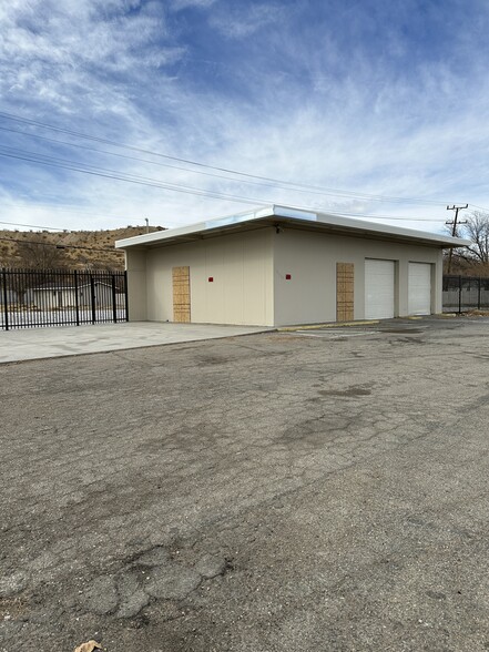 Primary Photo Of 16593 D St, Victorville Auto Repair For Lease