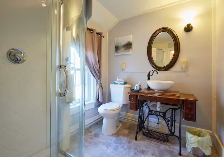 More Photos Of 722 Main St, Bennington Freestanding For Sale