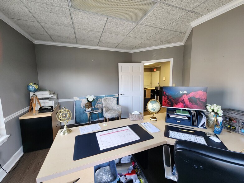 More Photos Of 330 N Evergreen Rd, Louisville Office Residential For Lease