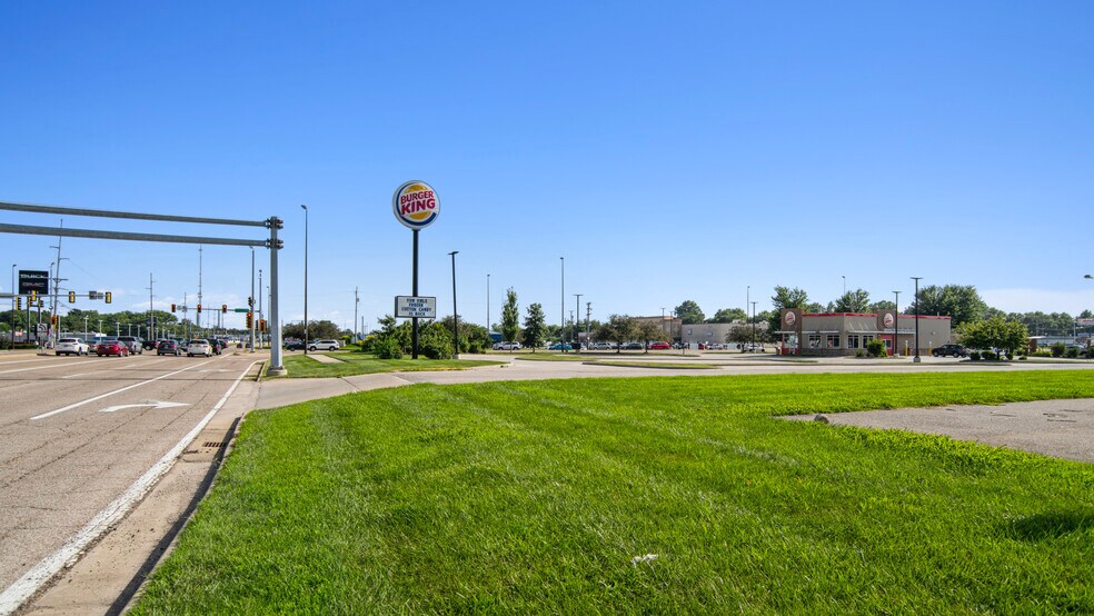 More Photos Of 1351 S Dirksen Pky, Springfield Fast Food For Sale