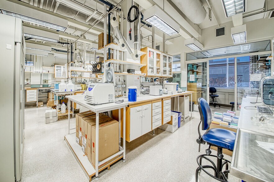 More Photos Of 7171 Rue Frederick-Banting, Saint-Laurent Medical For Lease