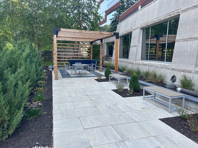More Photos Of 8415 Allison Pointe Blvd, Indianapolis Office For Lease