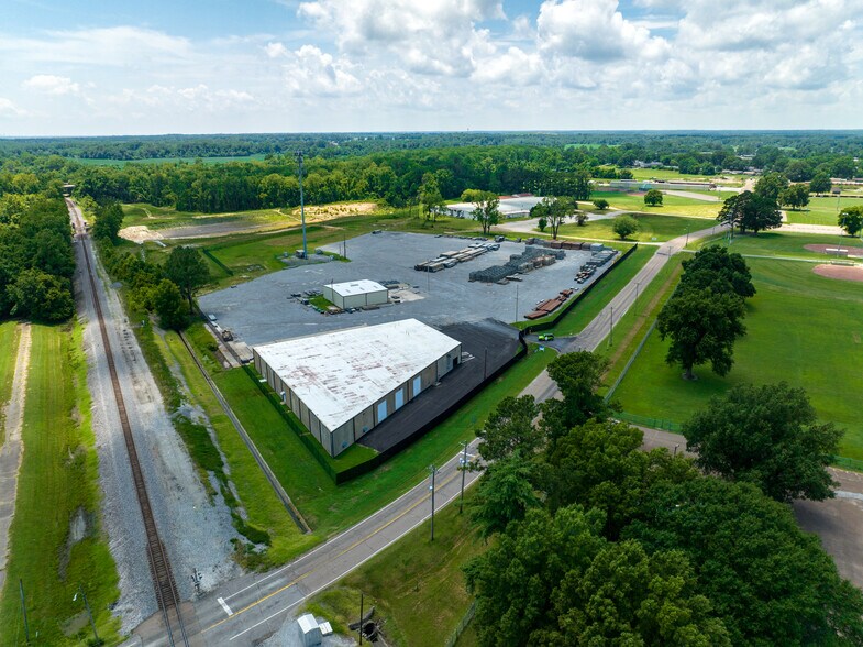 Primary Photo Of 4909 Jack Huffman Blvd, Millington Flex For Lease