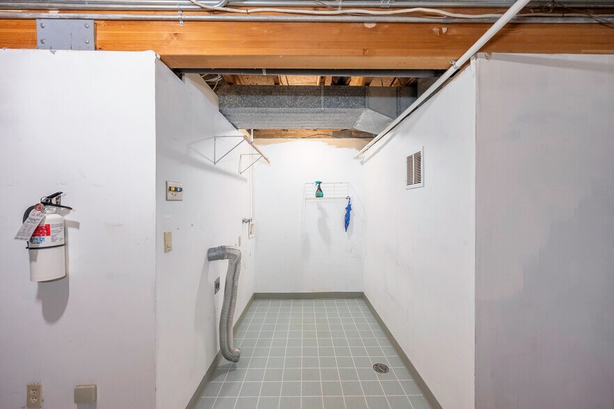 More Photos Of 1336 E Hunter Pl, Moses Lake Office For Sale