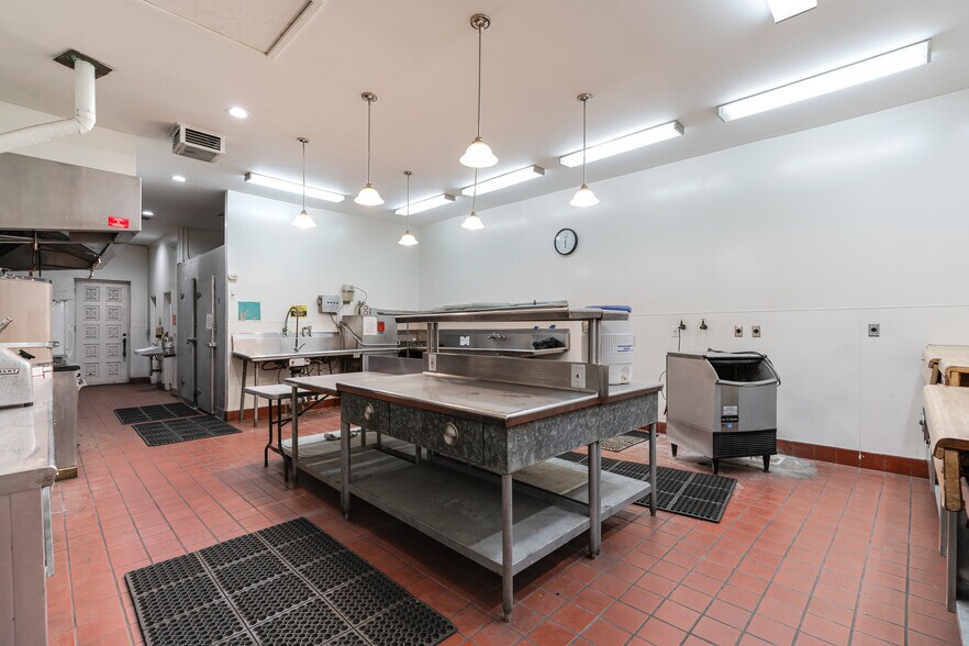 More Photos Of 333 E Colorado St, Glendale Unknown For Lease