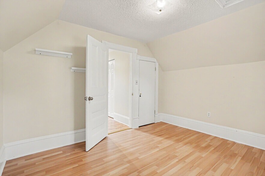 More Photos Of 616 Rideau St, Kemptville Office For Sale