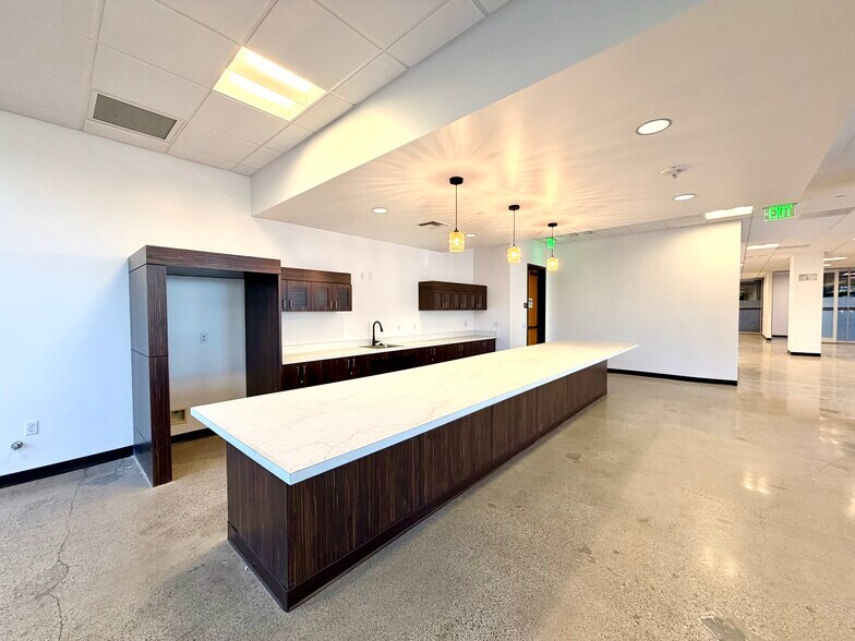 More Photos Of 3150 Bristol St, Costa Mesa Office For Lease