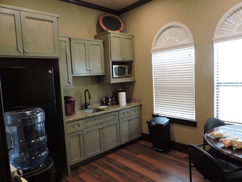 More Photos Of 12516 Cutten Rd, Houston Medical For Lease