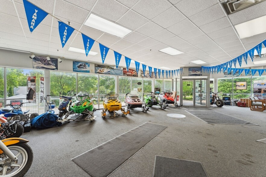 More Photos Of 4388 Shoreline Dr, Spring Park Storefront Retail Office For Sale