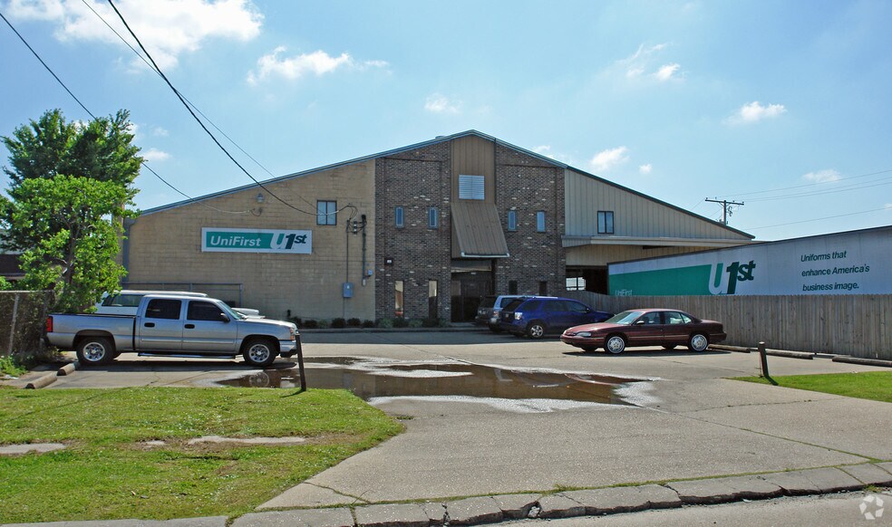 More Photos Of 2744 Lexington Ave, Kenner Warehouse For Lease