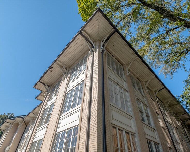 More Photos Of 1708 Peachtree St NW, Atlanta Medical For Sale