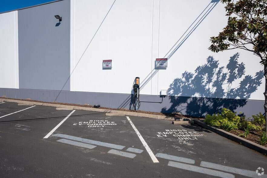 More Photos Of 1755 Rollins Rd, Burlingame Warehouse For Lease