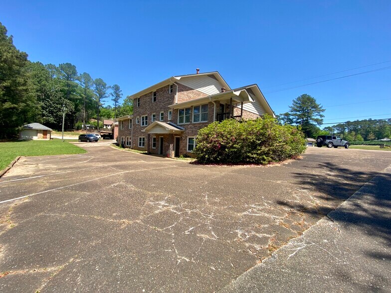More Photos Of 1900 Indian Lake Dr, Birmingham Office For Sale