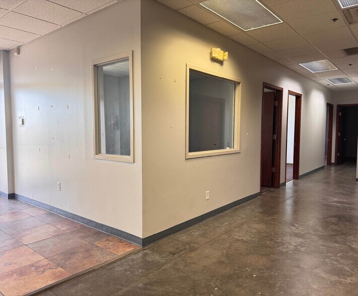 More Photos Of 8930 S 137th Cir, Omaha Warehouse For Lease