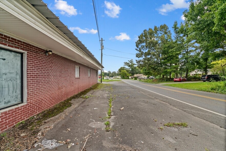 More Photos Of 1402 Riverbend Rd, Dalton General Retail For Sale