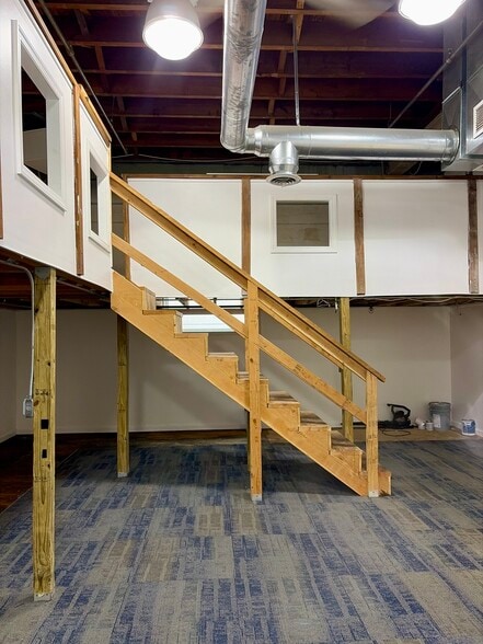 More Photos Of 17-19 Industrial Ave, Fairview Loft Creative Space For Lease