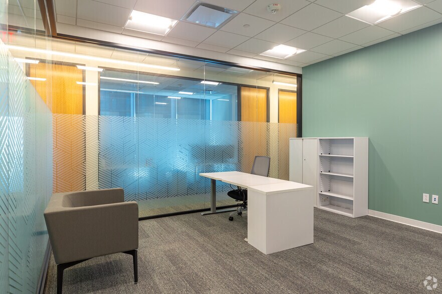 More Photos Of 2550 Pacific Ave, Dallas Unknown For Lease