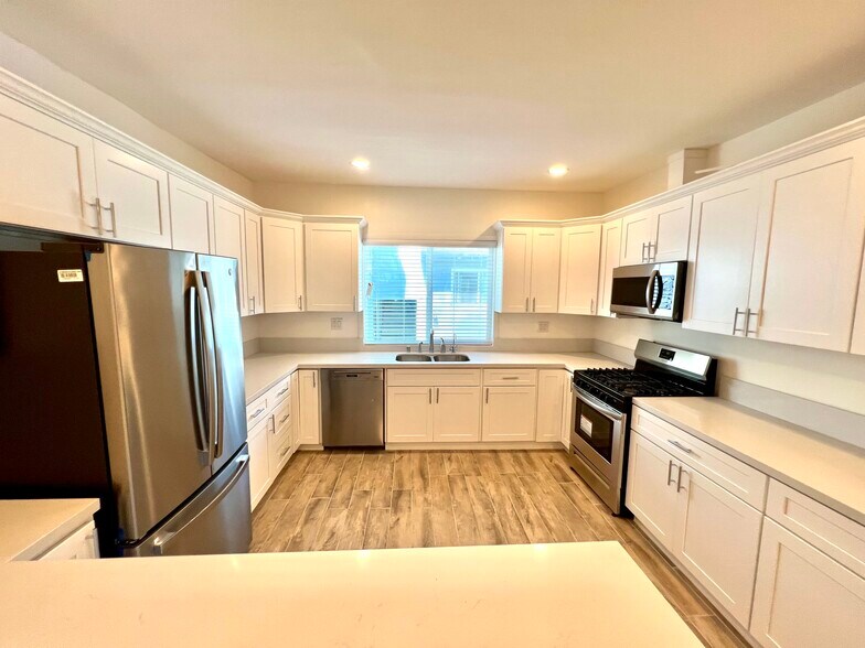 More Photos Of 1526 S Wooster St, Los Angeles Apartments For Sale