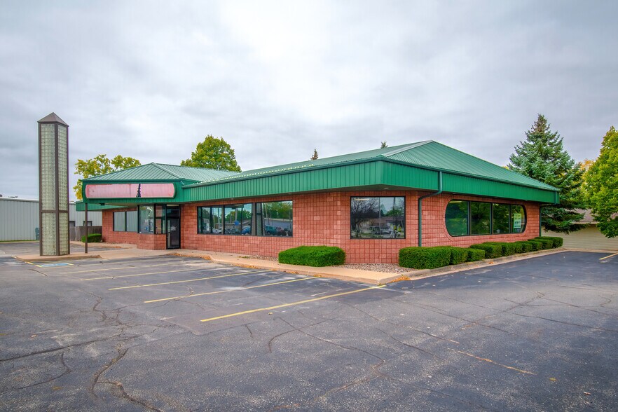 More Photos Of 1250 S Appleton Rd, Menasha Storefront Retail Office For Lease