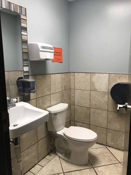 More Photos Of 6780 Southwest Ave, Saint Louis Flex For Lease