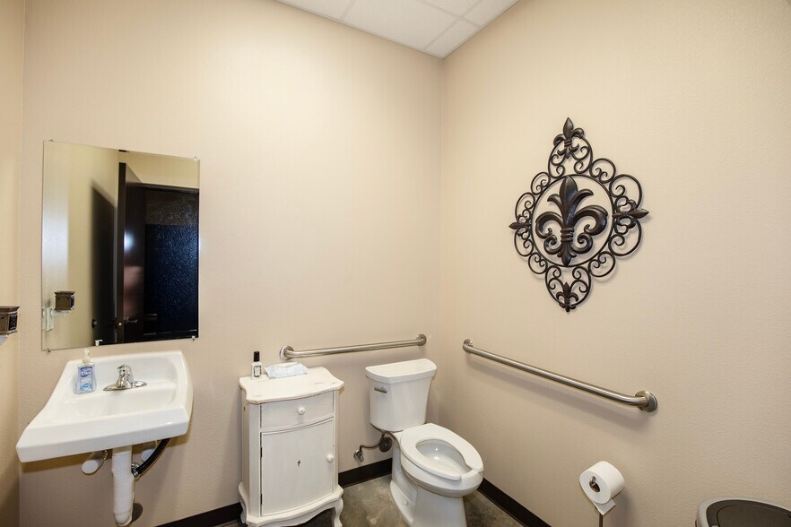 More Photos Of 1145 Butler Rd, League City Office For Sale