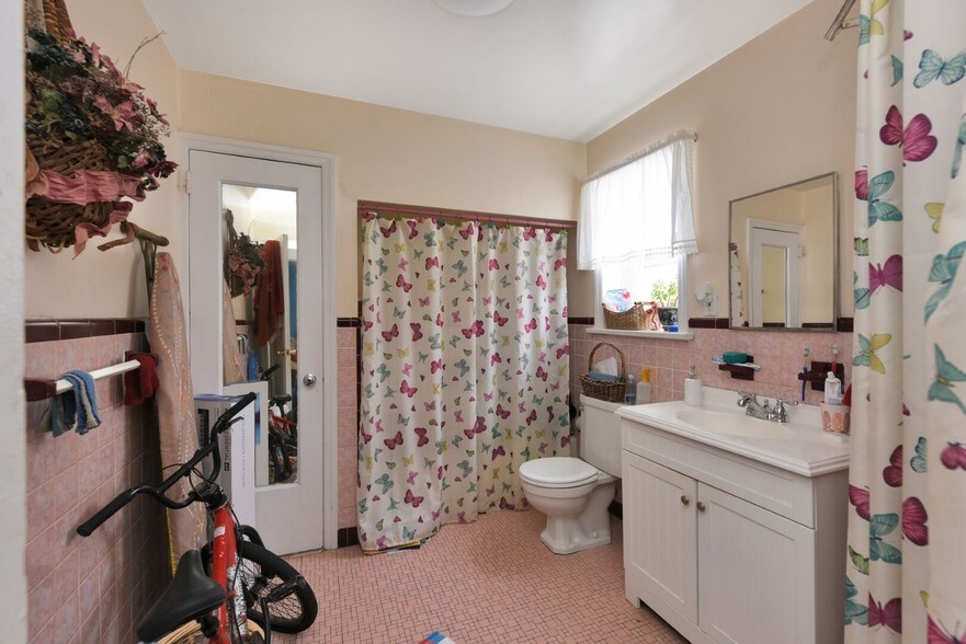 More Photos Of 50 Hillside Ave, Williston Park Storefront For Sale