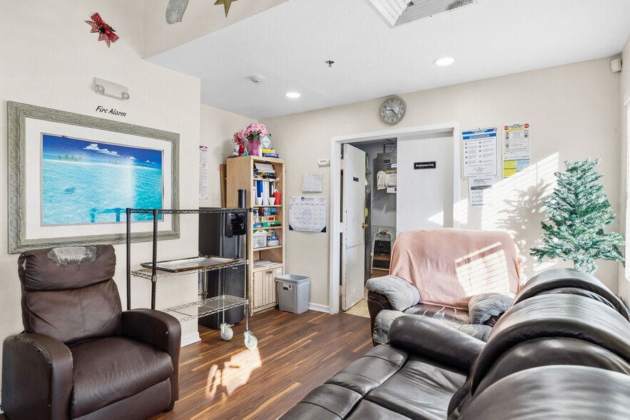 More Photos Of 820 15th St N, Saint Petersburg Assisted Living For Sale