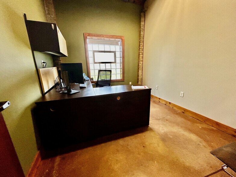 More Photos Of 2918 Portage St, Kalamazoo Office For Sale