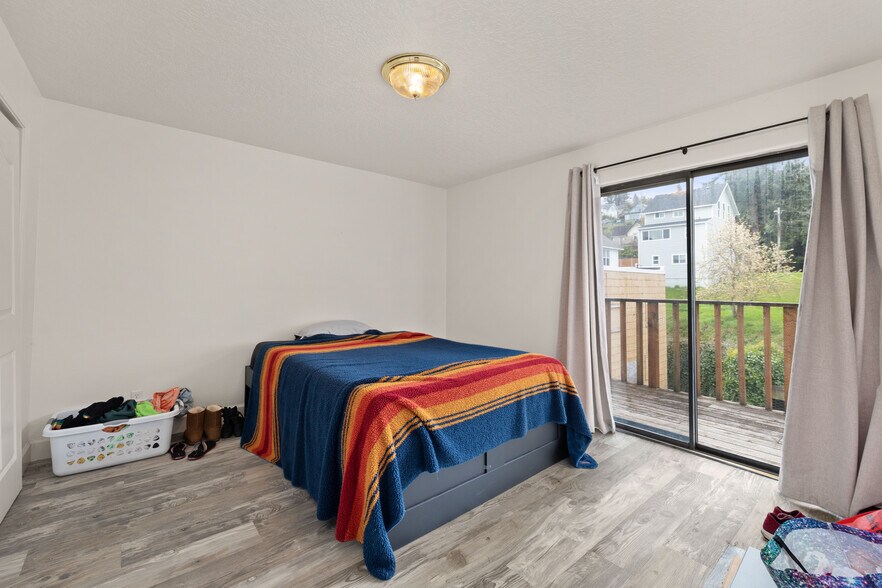 More Photos Of 175 W Bond St, Astoria Storefront Retail Residential For Sale