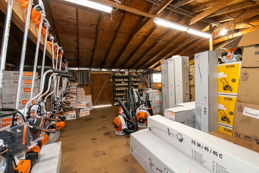 More Photos Of 901 Bay St, Port Orchard Storefront For Sale