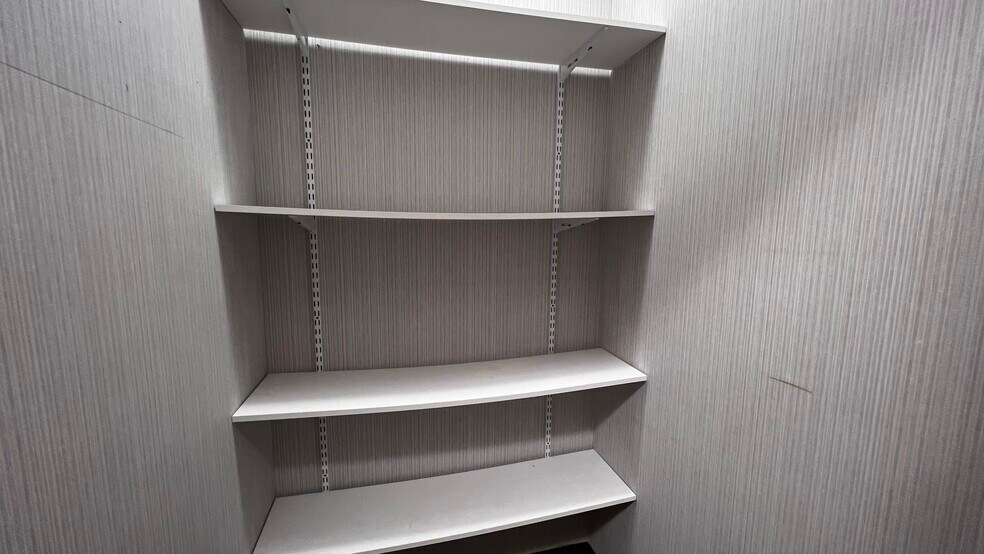 More Photos Of 2100 Ferry St, Easton Medical For Lease