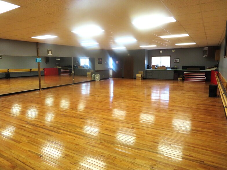 More Photos Of 275 Main St, Saegertown Storefront Retail Residential For Sale