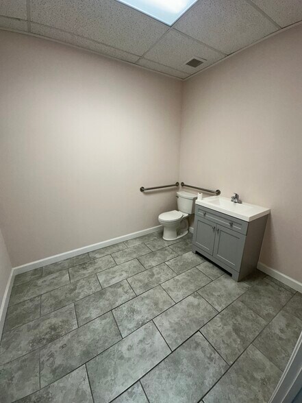 More Photos Of 11921-12043 Johnson Dr, Shawnee Unknown For Lease