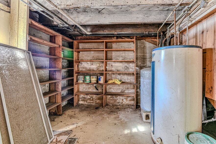 More Photos Of 314 Monmouth Rd, Millstone Warehouse For Lease