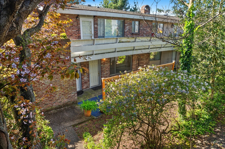 More Photos Of 324 3rd Ave S, Edmonds Apartments For Sale