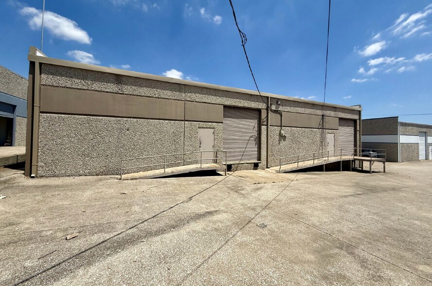 More Photos Of 1914 Silver St, Garland Warehouse For Sale