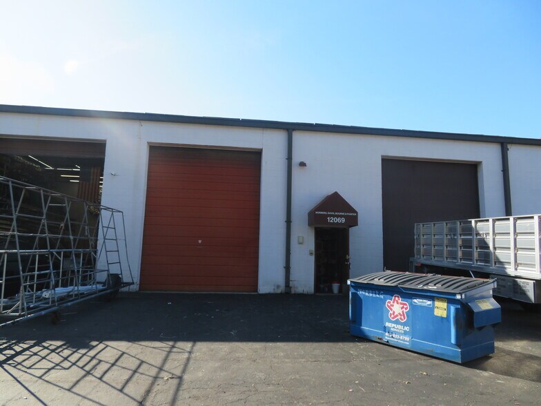 More Photos Of 12051-12083 Tech Rd, Silver Spring Light Manufacturing For Lease