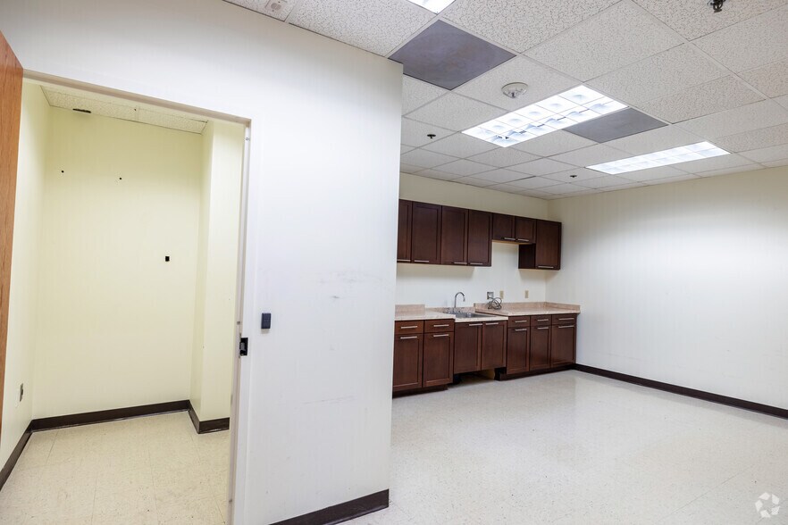 More Photos Of 7501 Boulder View Dr, North Chesterfield Unknown For Lease