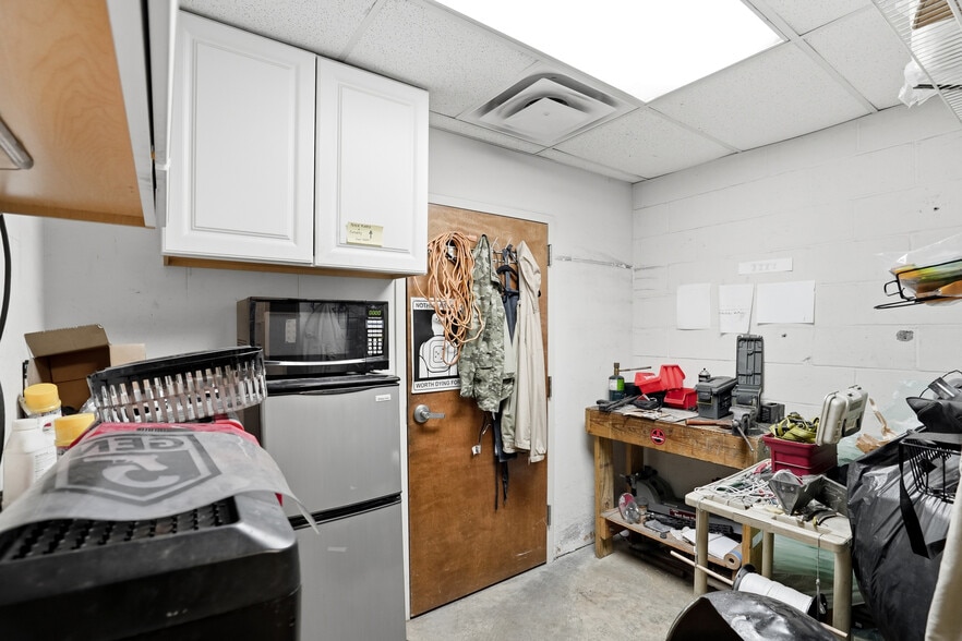 More Photos Of 6190 Parkway North Dr, Cumming Light Distribution For Sale