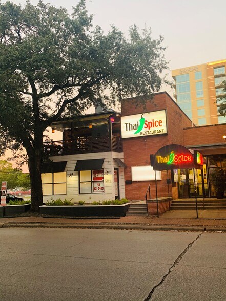 More Photos Of 2424 Dunstan Rd, Houston Bar For Lease