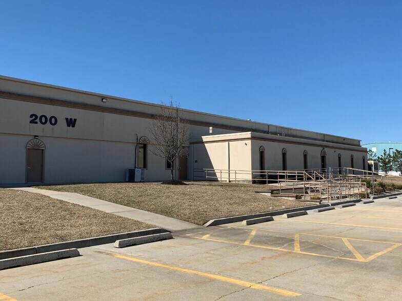 Primary Photo Of 200 W Parkway Dr, Egg Harbor Township Warehouse For Lease